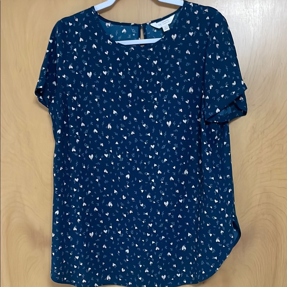 LC Lauren Conrad Blue and White Boxy Short Sleeve Blouse hearts size large